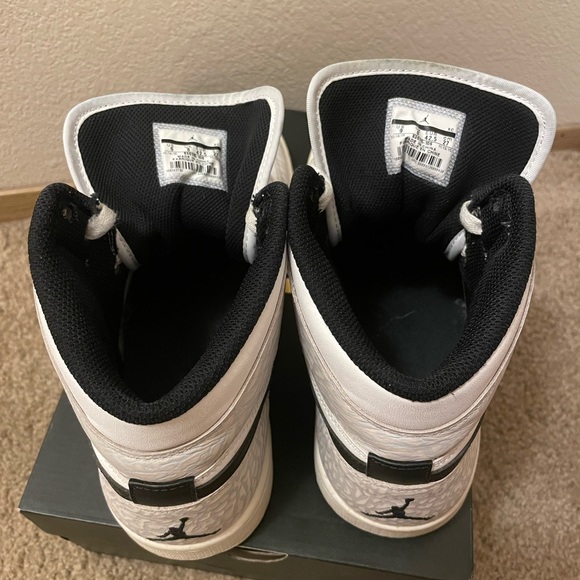Jordan 1 White Elephant size 9 in Men’s (Used) - Picture 7 of 8